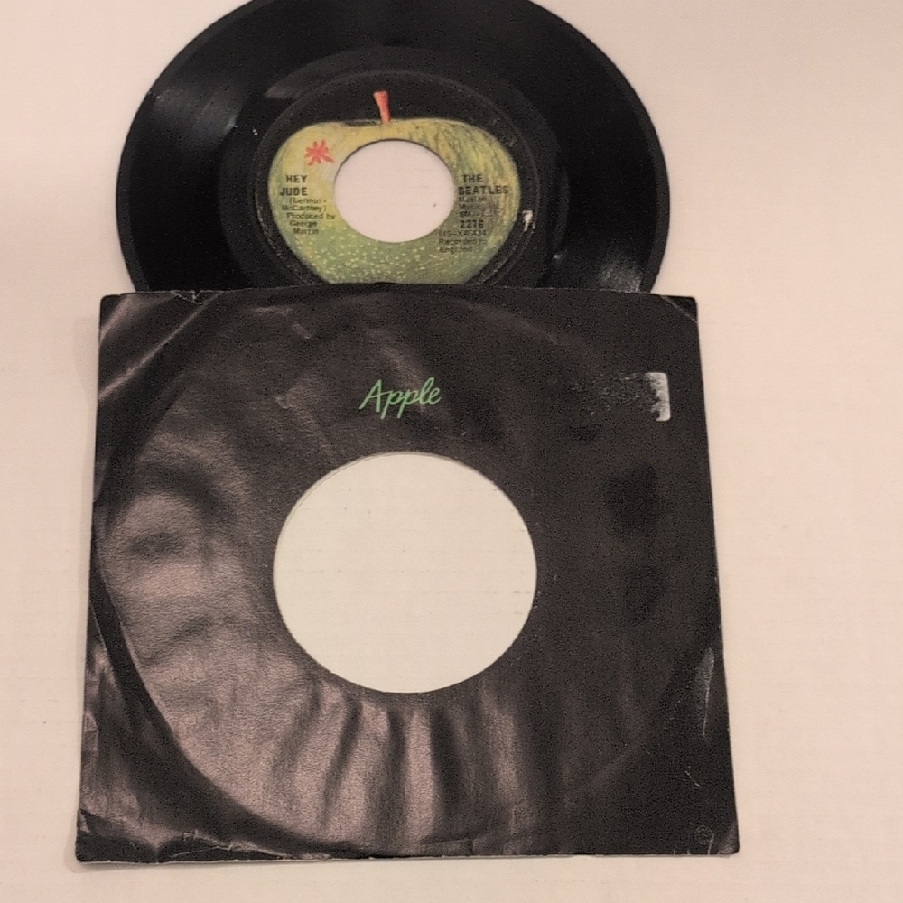 The Beatles 45 Single Vinyl Record Hey Jude
